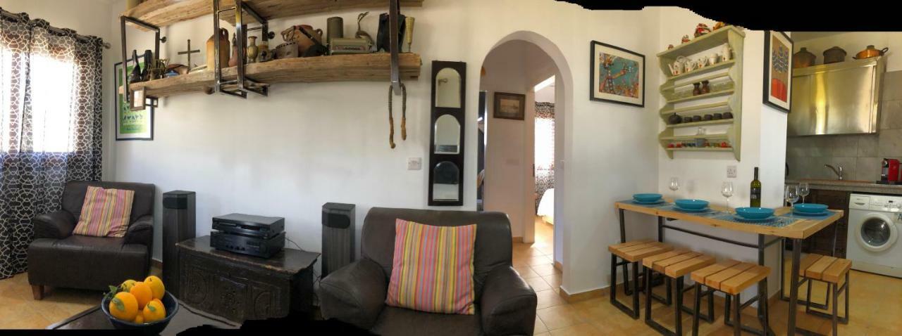 Mp Cozy Apartment Near The Sea Paphos Eksteriør bilde